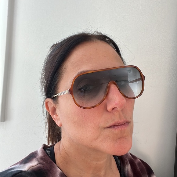 Gucci aviator sunglasses! With Case. - Picture 6 of 7